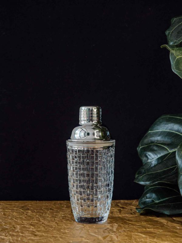 Stylish 'Silver' Glass Shaker for Premium Cocktails - Shake Up Your Barware Collection with this Sleek Design