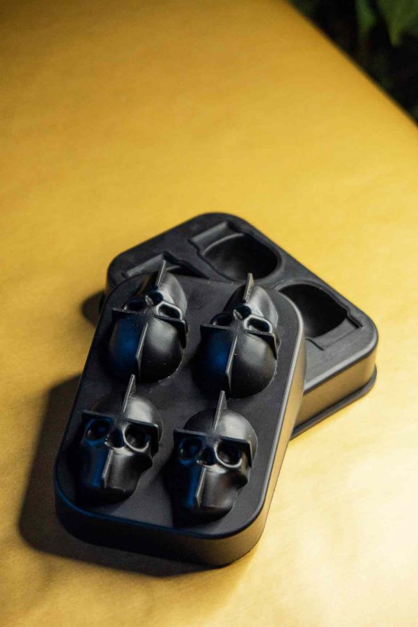 Durable silicone ice cube tray with easy release design for making perfect ice cubes - a must-have kitchen accessory