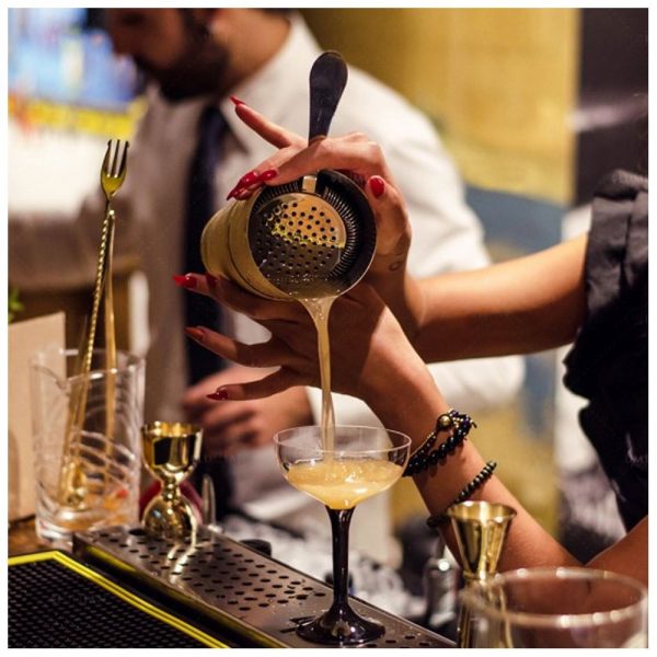 Durable and sleek stainless steel bar mat measuring 60x10.5cm, perfect for keeping your bar area tidy and stylish. Enhance your bartop organization.