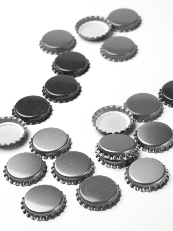 PRATEADA CARICAS 100 UN. - Elegant silver-plated caricas in a set of 100. Perfect for adding a touch of luxury to your collection.