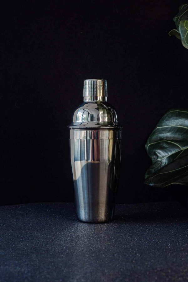 Upgrade your cocktail game with the sleek Cobbler Classic Shaker 550ml for perfect mixology results every time!