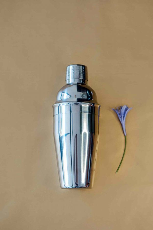 Add charm to your cocktail-making with the stylish Cobbler Classic Shaker 550ml - a must-have for any home bartender!