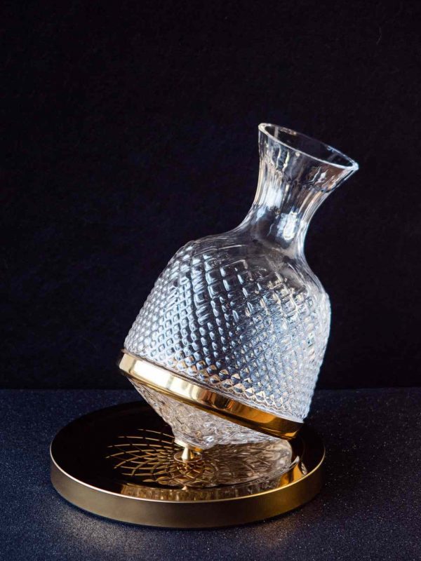 Premium Rotating Wine Decanter - Enhance Your Wine Tasting Experience with this Exquisite Glass Decanter - Shop Now!