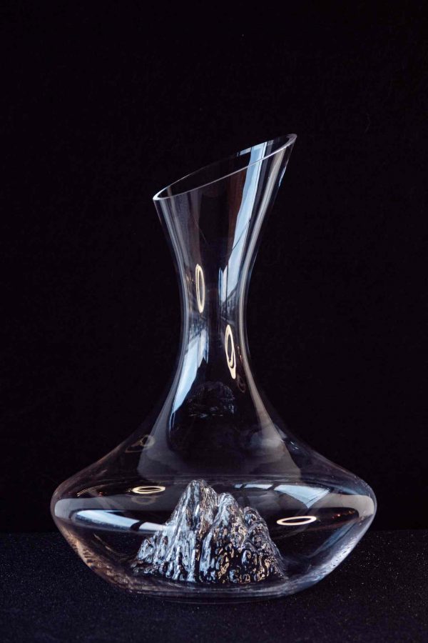 Elevate your wine experience with the Iceberg wine decanter – a luxurious and stylish addition to your collection.