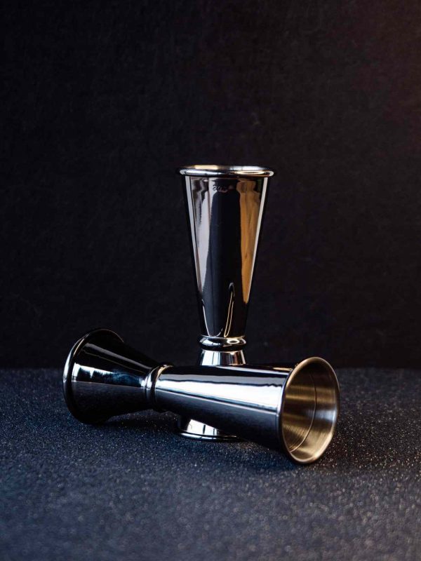 Stylish Glossy Black Jug 30/60 - Elegant and Functional Addition to Your Kitchen Decor - Perfect for Serving and Display