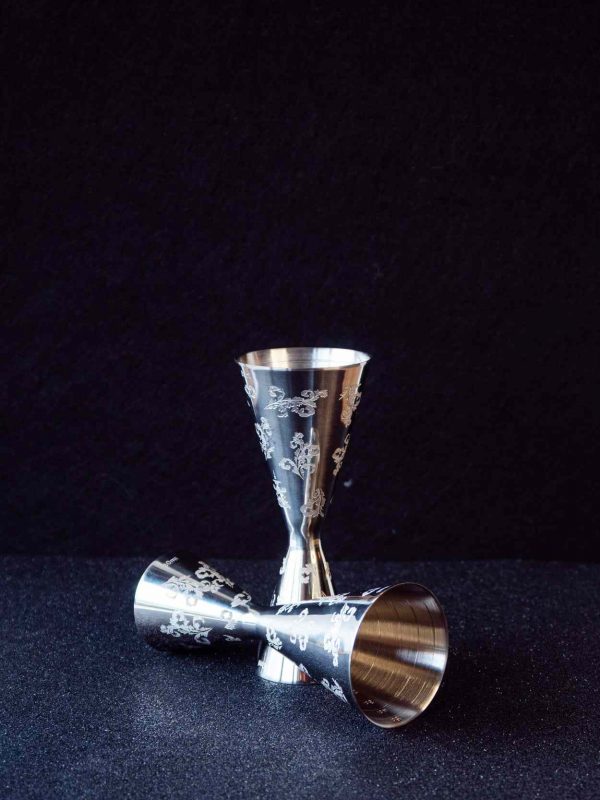 Shiny Silver Jug - Carven 30/60 oz, Elegant Design, Perfect for Serving Drinks, Premium Quality
