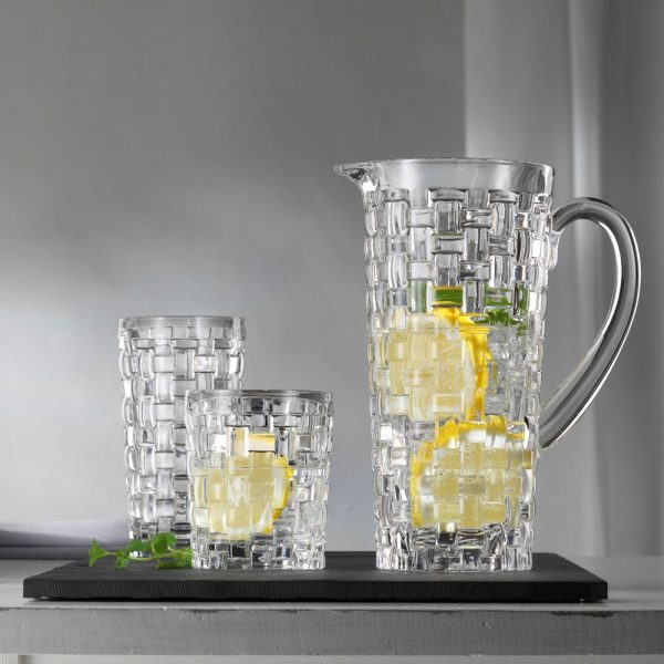 Elevate your dining experience with the elegant 1L Nachtmann Bossa Nova Jug, perfect for serving beverages in style.