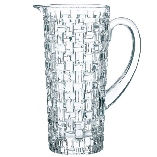 Add elegance to your table with Nachtmann Bossa Nova Jug 1L, a sophisticated glass pitcher for serving beverages in style.
