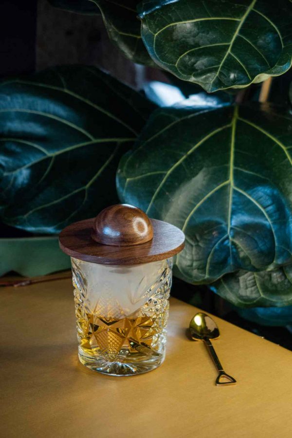 Elevate your cocktail game with this professional Cocktail Smoker Kit (without firewood) for unique flavor profiles and stunning presentations. Perfect for home bartenders and mixologists alike.