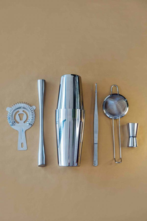 Enhance your home bar with the exquisite Premium Prata Bar Kit - elevate your cocktail game with style and sophistication.
