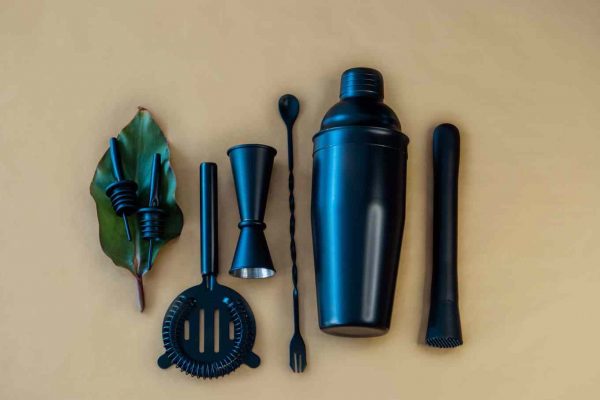 Stylish matte black bar kit for sleek and modern home decor, perfect for entertaining. Enhance your space with this premium set.