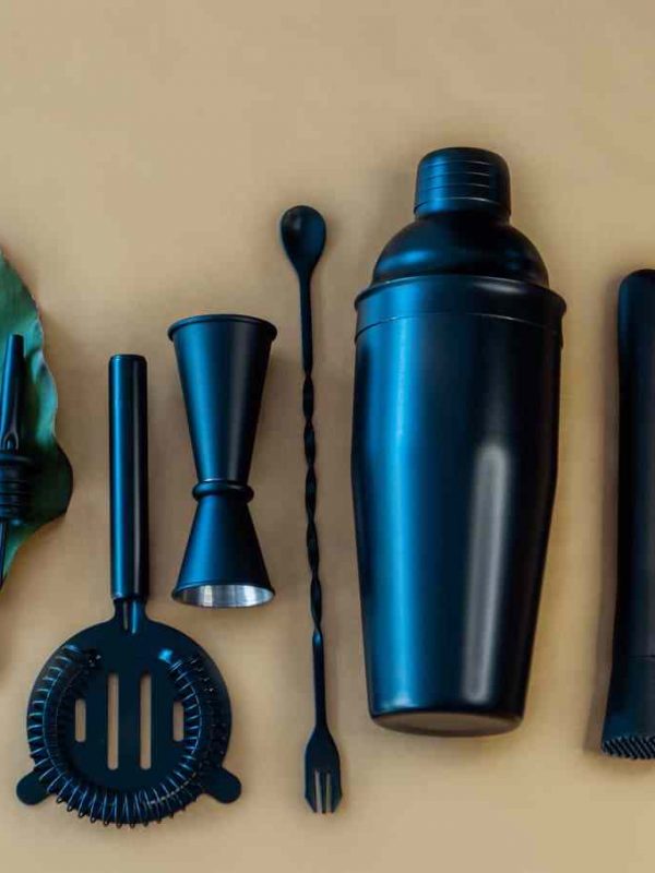 Em preto matte bar kit - elevate your home bar setup with this sleek and stylish set, designed for the modern mixologist.