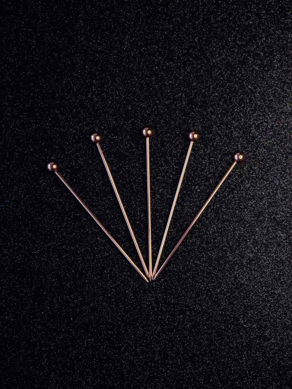 Add a touch of elegance with cocktail sticks adorned with pink pearls - perfect for stylish entertaining and chic parties!