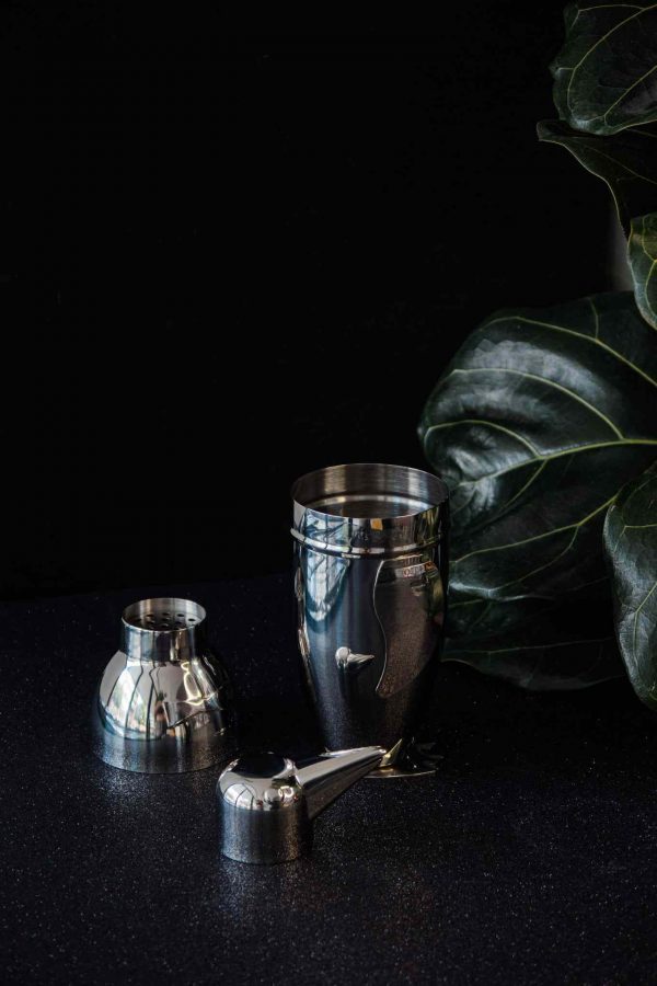 Pinguim Cobbler Shaker - Shake things up in style! Get this premium shaker for perfect cocktails every time. Buy now online!