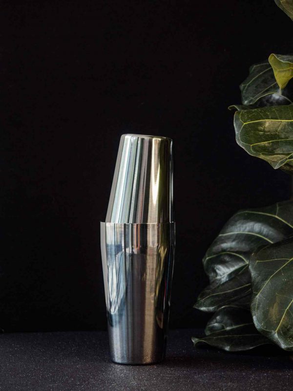 Premium Prata Boston Shaker 750/600 - Stylish cocktail mixing tool for home bartenders and professionals, durable stainless steel construction.