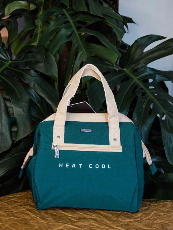 Keep your food fresh on-the-go with our Green Insulated Cooler Bag - perfect for picnics, beach trips, and outdoor adventures!