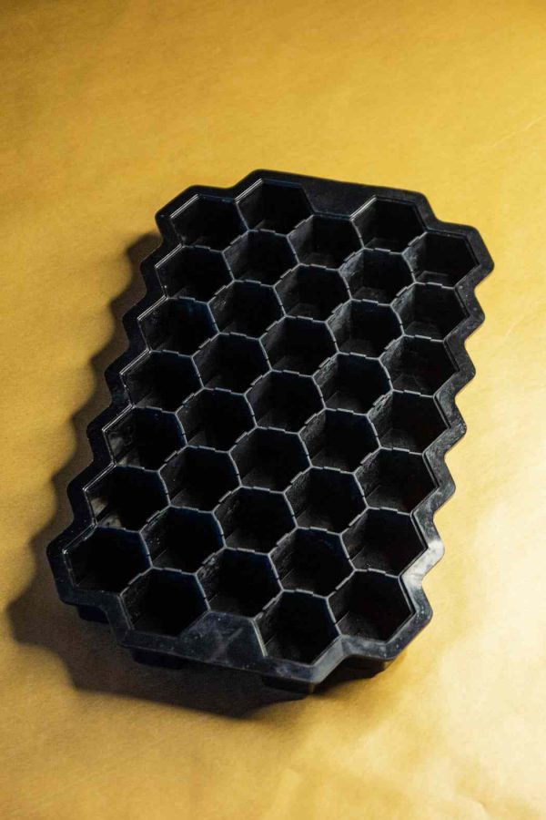 Durable Honeycomb Silicone Ice Tray for Perfectly Shaped Ice Cubes - Ideal for Chilling Drinks & Cocktails - BPA-Free Kitchen Essential