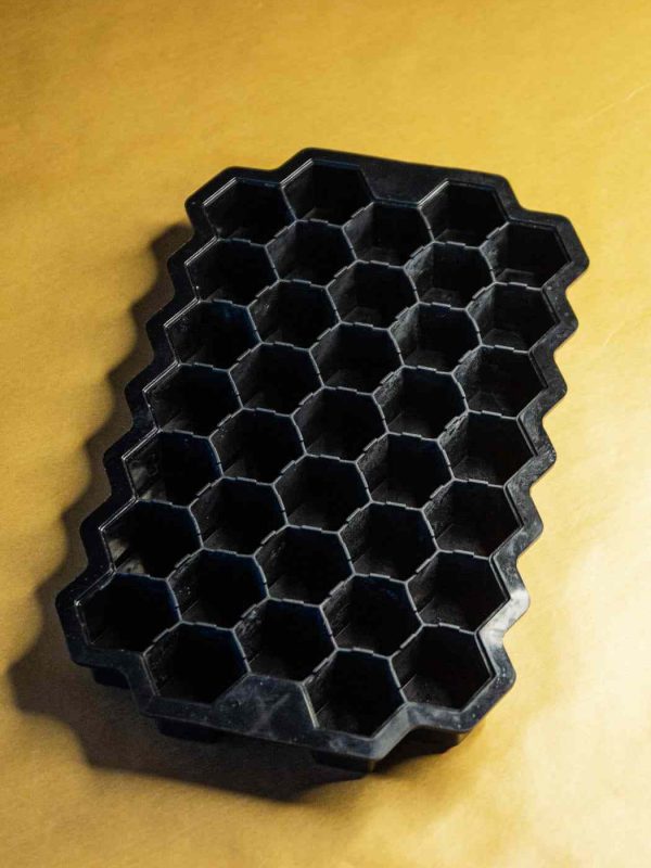 Durable Honeycomb Silicone Ice Tray for Easy Ice Making - BPA-Free Mold for Cocktails, Drinks - Buy Now!